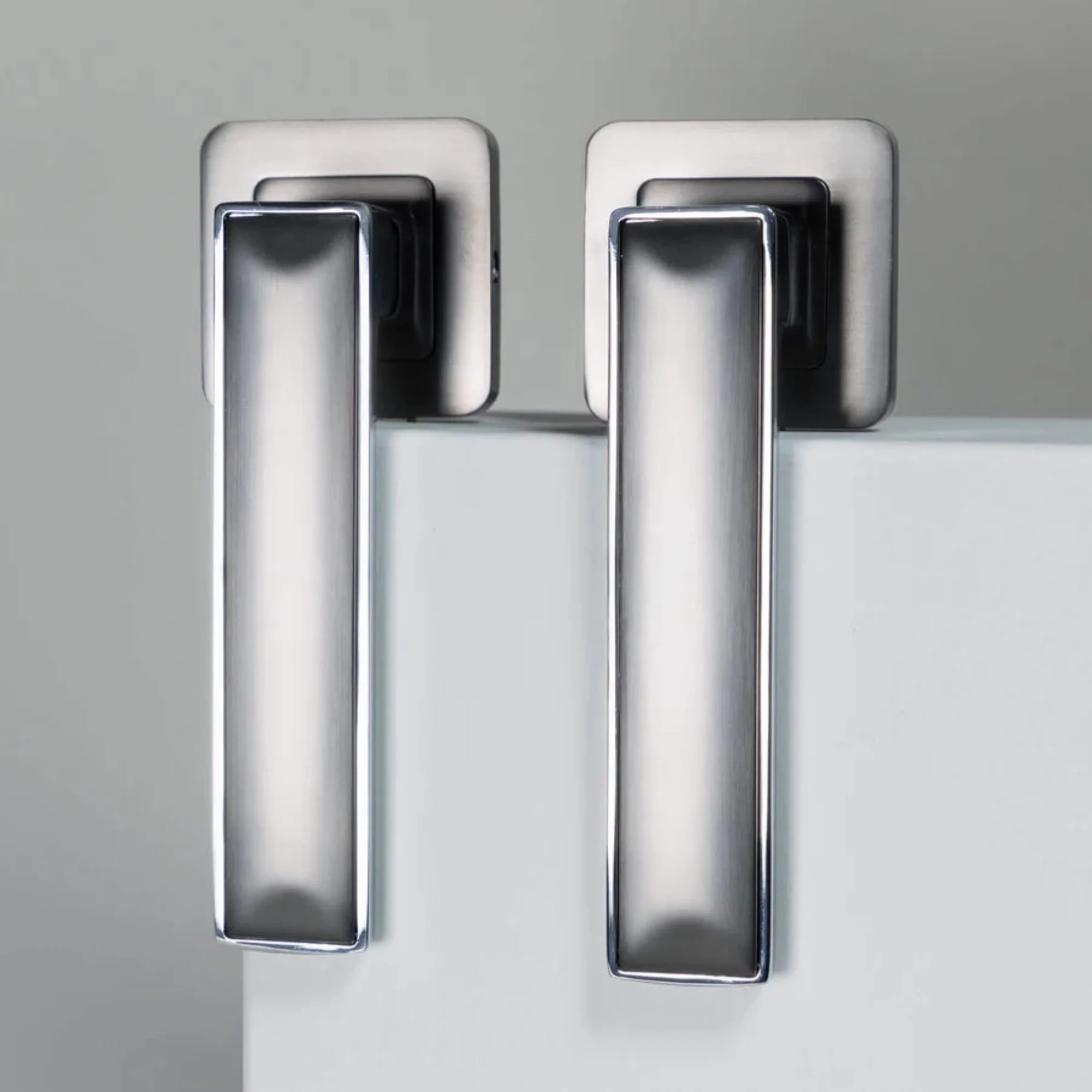 Alto Matt Satin Black & Polished Chrome Square Rose Handle - Image 4