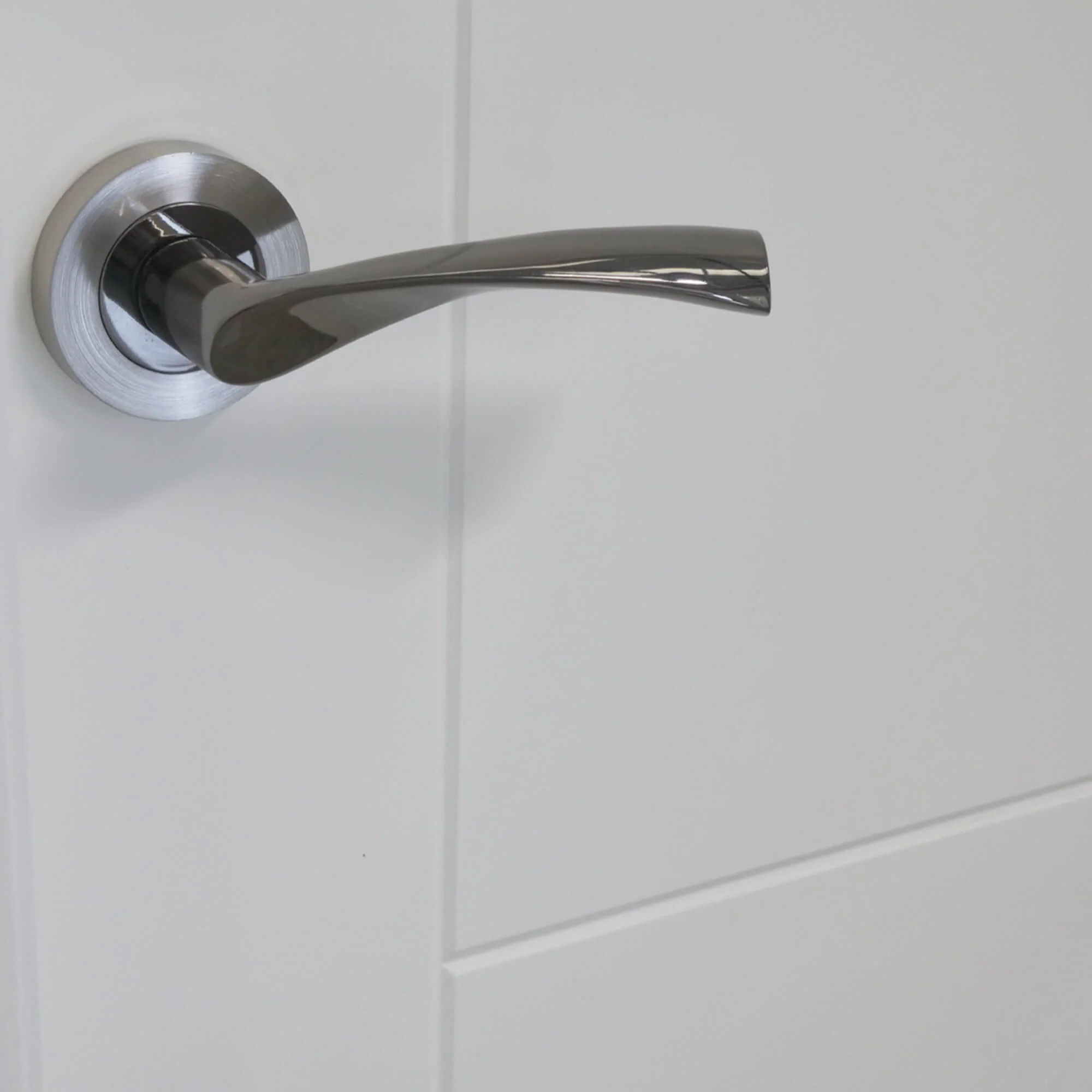 Iseo White Primed Door (40mm) - Image 3