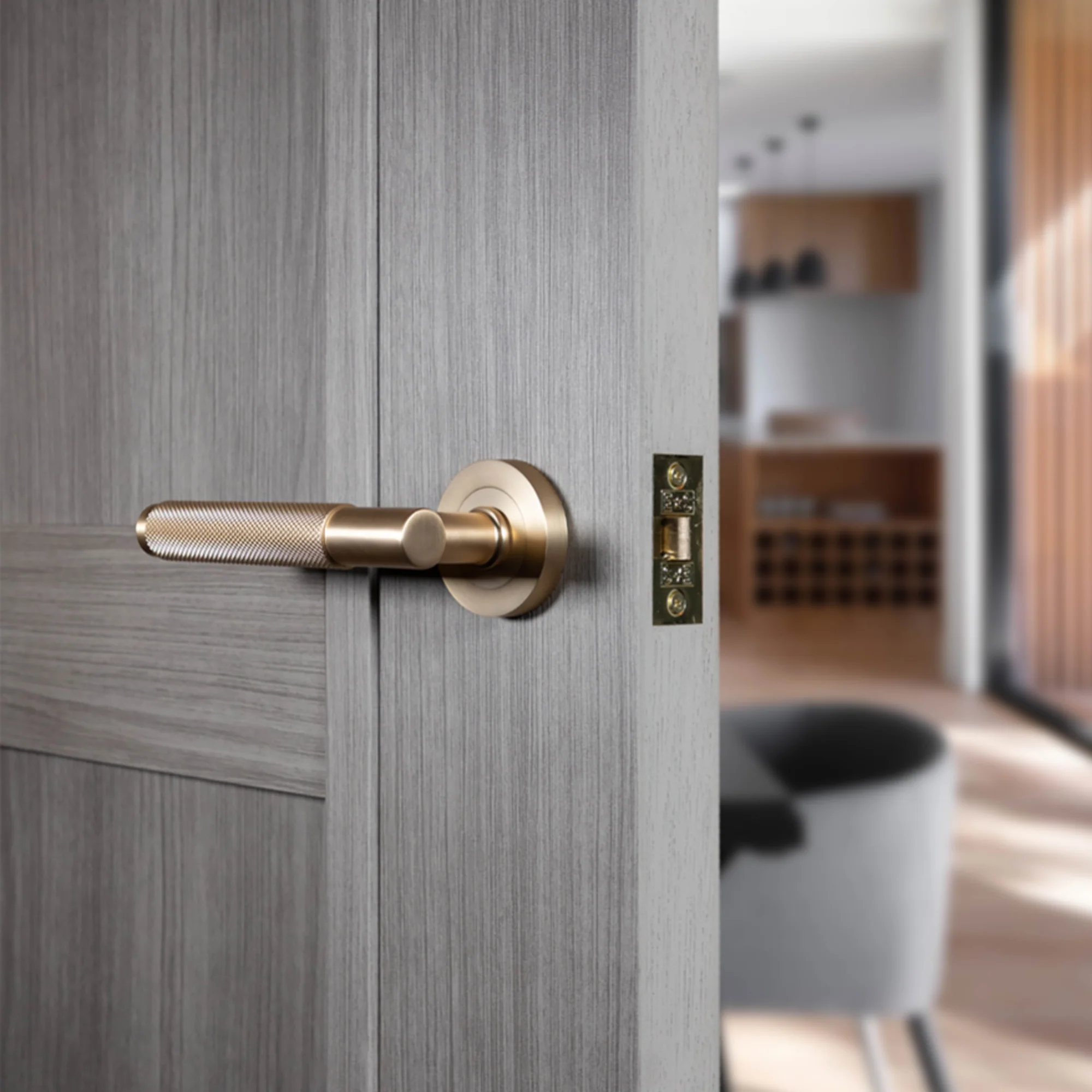 Knurled Satin Brass Handle - Image 3