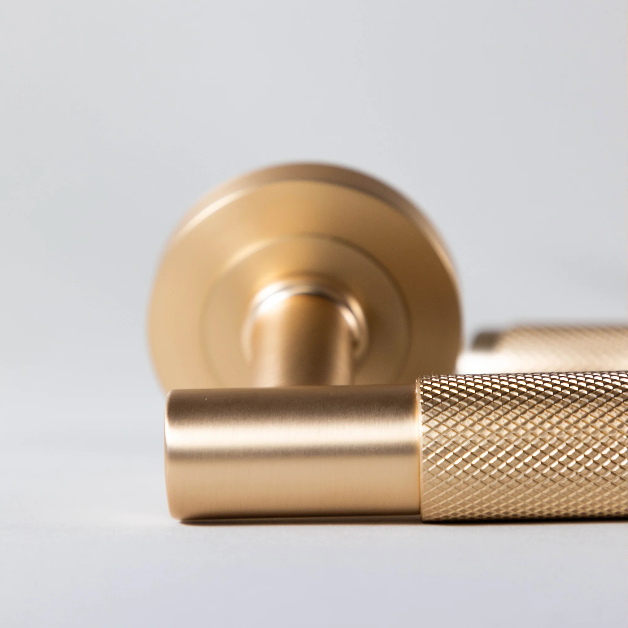 Knurled Satin Brass Handle - Image 5