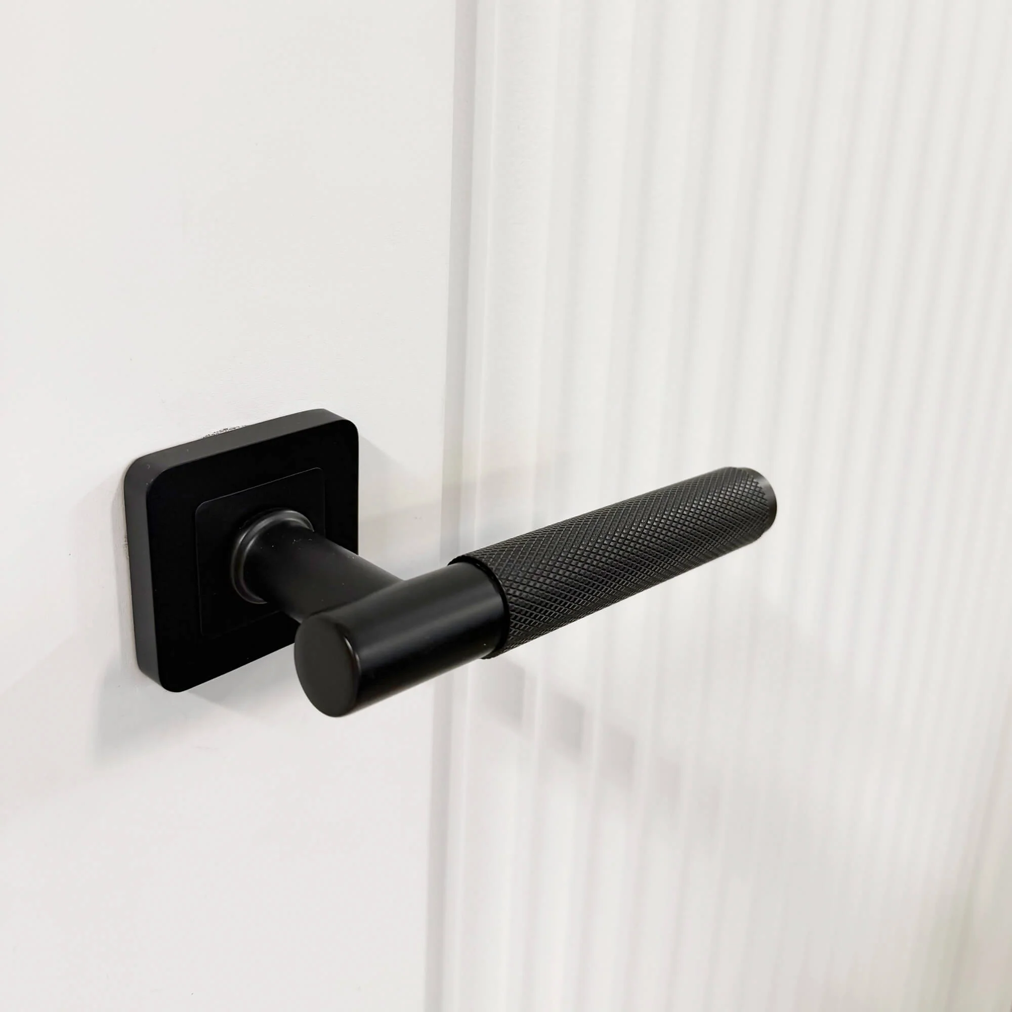 Reeded White Primed Door (35mm) - Image 4