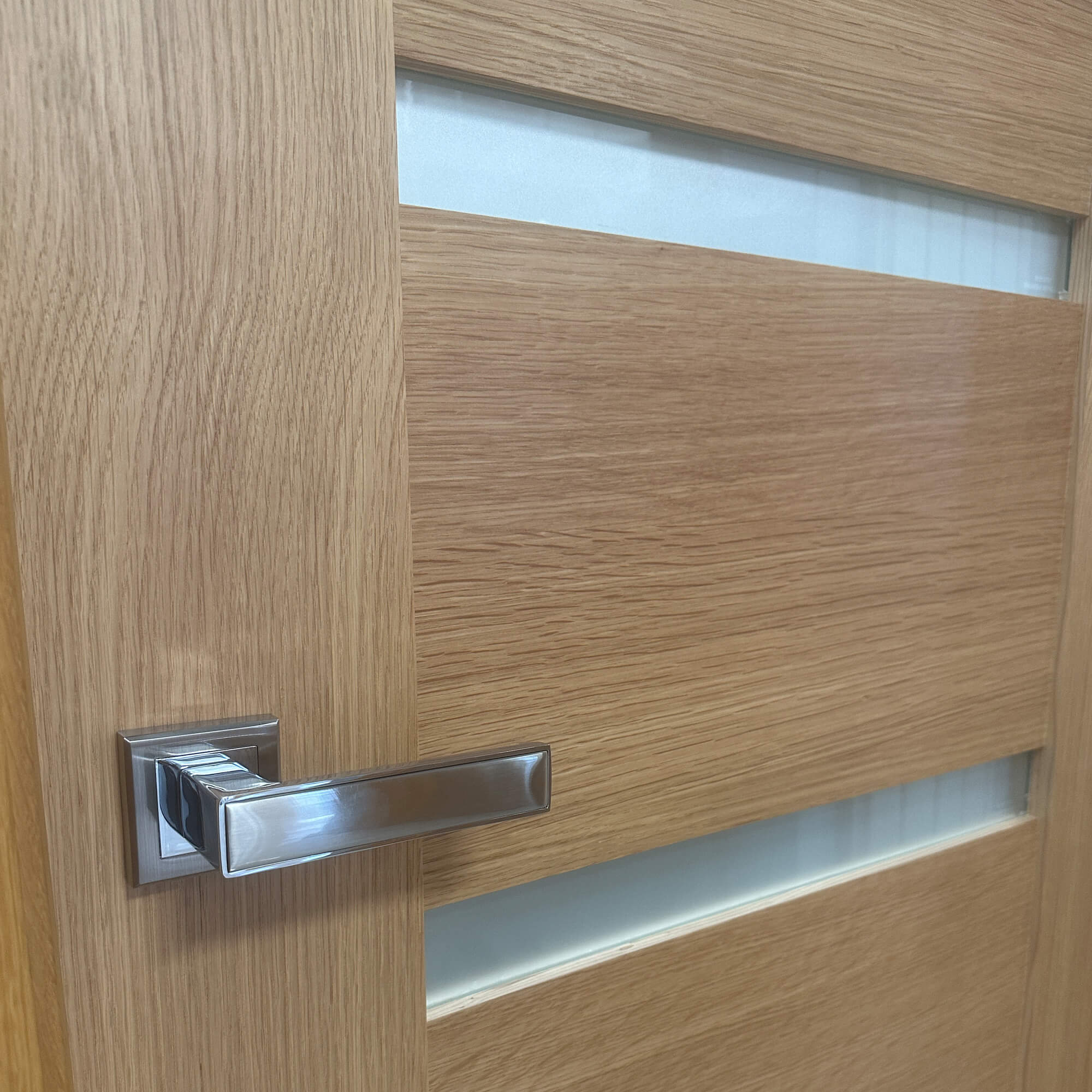 Shaker White Oak Vision Panel Door Pre-Glazed (40mm) - Image 3