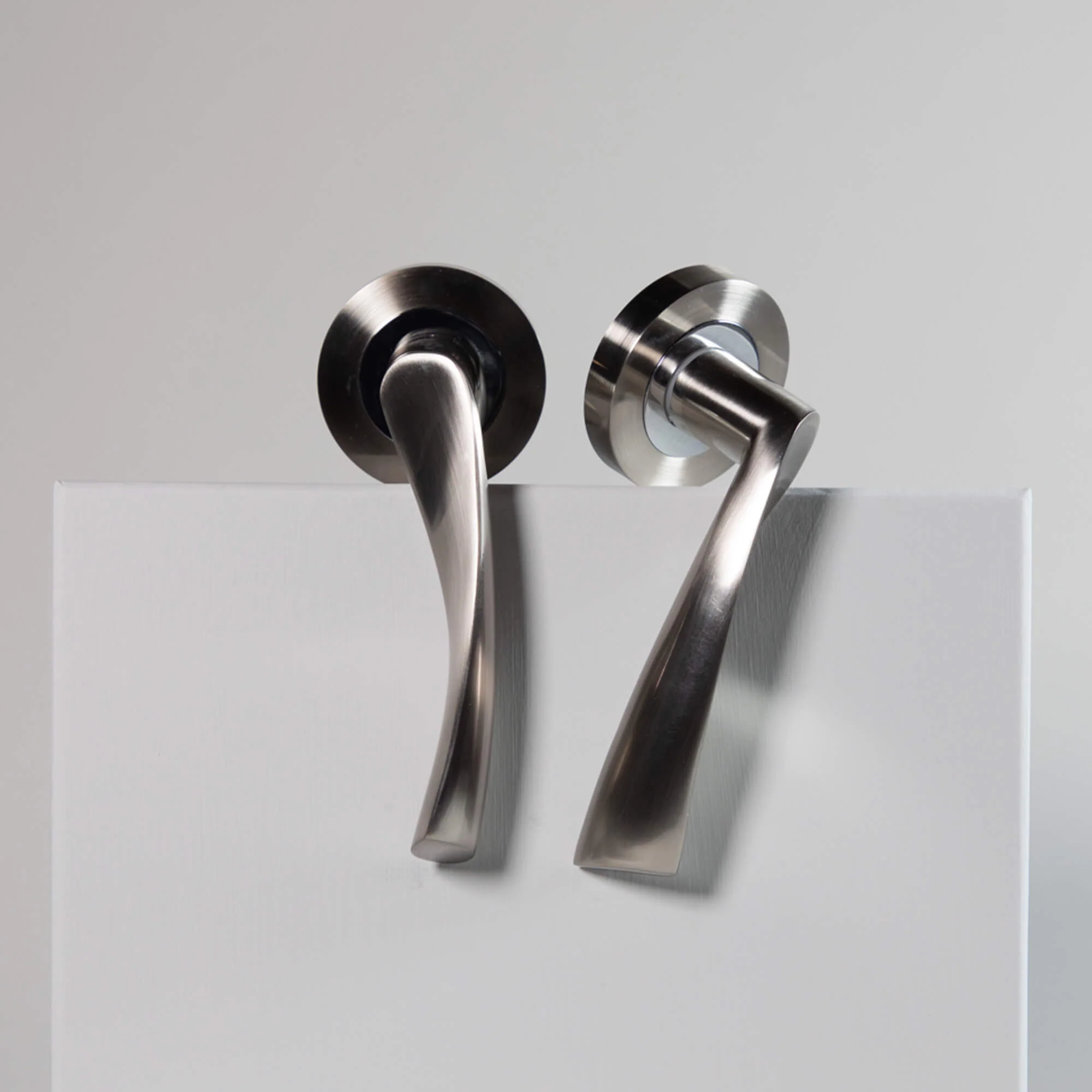Trade Range Nickel Brushed & Polished Chrome Handle - Image 3